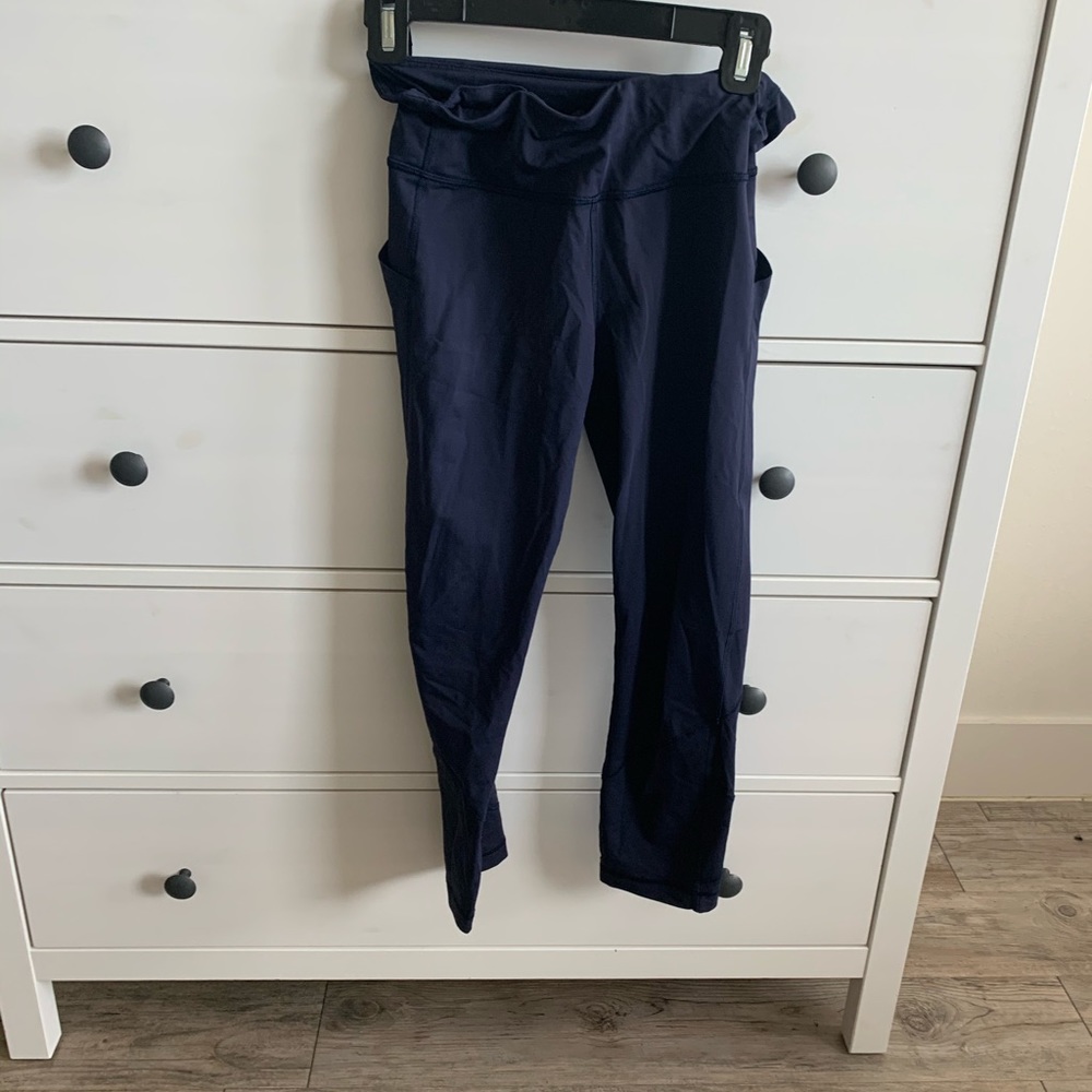 Navy lulu cropped leggings
